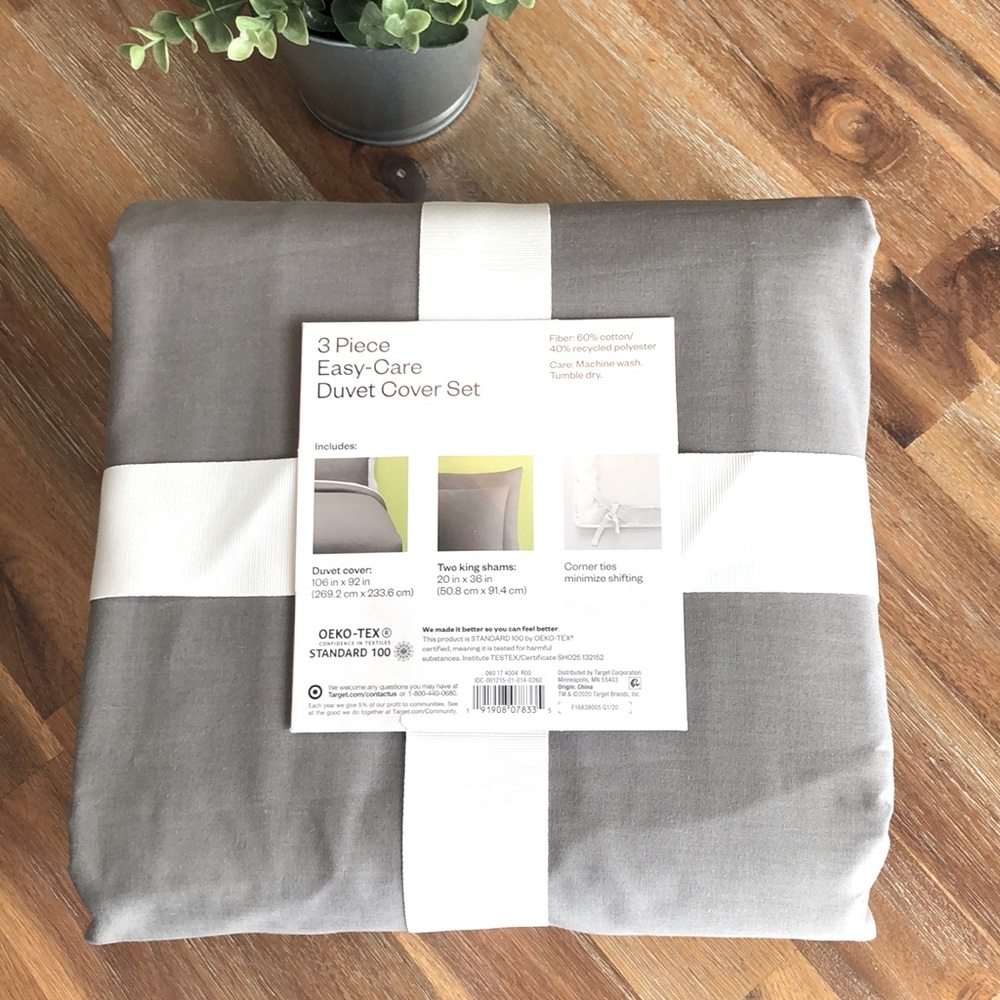 NEW! 3 Piece Easy-Care Duvet Cover Set. King.
